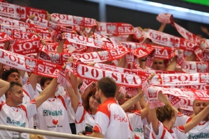 /files/news/polish_fans.jpg